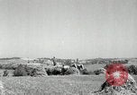 Standbild Landwirt schneiden alte Maisstängel Saint Clairsville Ohio USA, 1940, aus Sekunde 10 historischem Filmmaterial Videoclip 65675030603