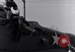 Standbild P-38 Ebene Montage Australien, 1942, aus Sekunde 9 historischem Filmmaterial Videoclip 65675030610
