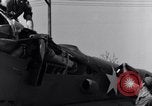 Standbild P-38 Ebene Montage Australien, 1942, aus Sekunde 12 historischem Filmmaterial Videoclip 65675030610