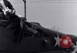 Standbild P-38 Ebene Montage Australien, 1942, aus Sekunde 13 historischem Filmmaterial Videoclip 65675030610