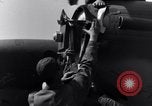 Standbild P-38 Ebene Montage Australien, 1942, aus Sekunde 16 historischem Filmmaterial Videoclip 65675030610