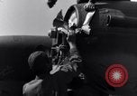 Standbild P-38 Ebene Montage Australien, 1942, aus Sekunde 17 historischem Filmmaterial Videoclip 65675030610