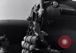 Standbild P-38 Ebene Montage Australien, 1942, aus Sekunde 21 historischem Filmmaterial Videoclip 65675030610