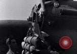 Standbild P-38 Ebene Montage Australien, 1942, aus Sekunde 22 historischem Filmmaterial Videoclip 65675030610