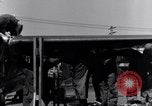 Standbild P-38 Ebene Montage Australien, 1942, aus Sekunde 25 historischem Filmmaterial Videoclip 65675030610