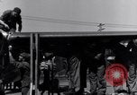 Standbild P-38 Ebene Montage Australien, 1942, aus Sekunde 29 historischem Filmmaterial Videoclip 65675030610