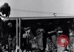 Standbild P-38 Ebene Montage Australien, 1942, aus Sekunde 34 historischem Filmmaterial Videoclip 65675030610