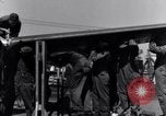 Standbild P-38 Ebene Montage Australien, 1942, aus Sekunde 39 historischem Filmmaterial Videoclip 65675030610