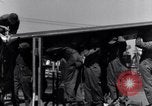 Standbild P-38 Ebene Montage Australien, 1942, aus Sekunde 40 historischem Filmmaterial Videoclip 65675030610