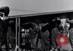Standbild P-38 Ebene Montage Australien, 1942, aus Sekunde 41 historischem Filmmaterial Videoclip 65675030610
