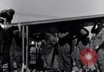 Standbild P-38 Ebene Montage Australien, 1942, aus Sekunde 44 historischem Filmmaterial Videoclip 65675030610
