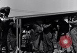 Standbild P-38 Ebene Montage Australien, 1942, aus Sekunde 45 historischem Filmmaterial Videoclip 65675030610