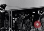Standbild P-38 Ebene Montage Australien, 1942, aus Sekunde 46 historischem Filmmaterial Videoclip 65675030610
