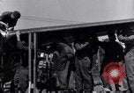 Standbild P-38 Ebene Montage Australien, 1942, aus Sekunde 47 historischem Filmmaterial Videoclip 65675030610