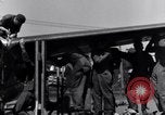 Standbild P-38 Ebene Montage Australien, 1942, aus Sekunde 48 historischem Filmmaterial Videoclip 65675030610