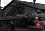 Standbild P-38 Ebene Montage Australien, 1942, aus Sekunde 55 historischem Filmmaterial Videoclip 65675030610