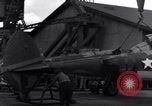 Standbild P-38 Ebene Montage Australien, 1942, aus Sekunde 56 historischem Filmmaterial Videoclip 65675030610