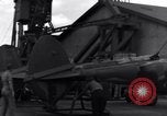 Standbild P-38 Ebene Montage Australien, 1942, aus Sekunde 57 historischem Filmmaterial Videoclip 65675030610