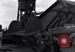 Standbild P-38 Ebene Montage Australien, 1942, aus Sekunde 60 historischem Filmmaterial Videoclip 65675030610