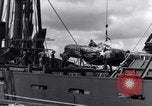 Standbild P-38 Ebene Montage Australien, 1942, aus Sekunde 6 historischem Filmmaterial Videoclip 65675030611