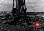 Standbild P-38 Ebene Montage Australien, 1942, aus Sekunde 13 historischem Filmmaterial Videoclip 65675030611