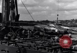 Standbild P-38 Ebene Montage Australien, 1942, aus Sekunde 14 historischem Filmmaterial Videoclip 65675030611