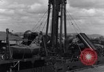 Standbild P-38 Ebene Montage Australien, 1942, aus Sekunde 27 historischem Filmmaterial Videoclip 65675030611