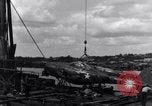 Standbild P-38 Ebene Montage Australien, 1942, aus Sekunde 37 historischem Filmmaterial Videoclip 65675030611