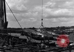 Standbild P-38 Ebene Montage Australien, 1942, aus Sekunde 42 historischem Filmmaterial Videoclip 65675030611