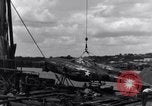 Standbild P-38 Ebene Montage Australien, 1942, aus Sekunde 43 historischem Filmmaterial Videoclip 65675030611