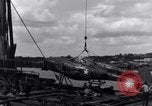 Standbild P-38 Ebene Montage Australien, 1942, aus Sekunde 45 historischem Filmmaterial Videoclip 65675030611