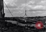 Standbild P-38 Ebene Montage Australien, 1942, aus Sekunde 47 historischem Filmmaterial Videoclip 65675030611