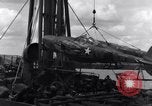 Standbild P-38 Ebene Montage Australien, 1942, aus Sekunde 51 historischem Filmmaterial Videoclip 65675030611