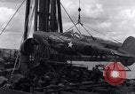 Standbild P-38 Ebene Montage Australien, 1942, aus Sekunde 53 historischem Filmmaterial Videoclip 65675030611