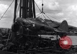 Standbild P-38 Ebene Montage Australien, 1942, aus Sekunde 56 historischem Filmmaterial Videoclip 65675030611