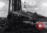 Standbild P-38 Ebene Montage Australien, 1942, aus Sekunde 58 historischem Filmmaterial Videoclip 65675030611