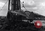 Standbild P-38 Ebene Montage Australien, 1942, aus Sekunde 59 historischem Filmmaterial Videoclip 65675030611