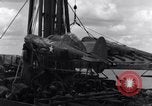 Standbild P-38 Ebene Montage Australien, 1942, aus Sekunde 60 historischem Filmmaterial Videoclip 65675030611