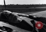 Standbild Pilot prüft P-38-Ebene Australien, 1942, aus Sekunde 37 historischem Filmmaterial Videoclip 65675030612
