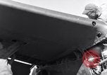 Standbild P-38 Flugzeug Propeller Assembly Australien, 1942, aus Sekunde 19 historischem Filmmaterial Videoclip 65675030614