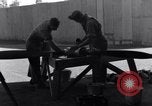 Standbild P-38 Flugzeug Propeller Assembly Australien, 1942, aus Sekunde 23 historischem Filmmaterial Videoclip 65675030614