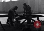 Standbild P-38 Flugzeug Propeller Assembly Australien, 1942, aus Sekunde 24 historischem Filmmaterial Videoclip 65675030614