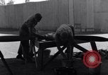 Standbild P-38 Flugzeug Propeller Assembly Australien, 1942, aus Sekunde 27 historischem Filmmaterial Videoclip 65675030614