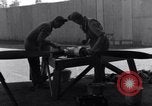 Standbild P-38 Flugzeug Propeller Assembly Australien, 1942, aus Sekunde 30 historischem Filmmaterial Videoclip 65675030614