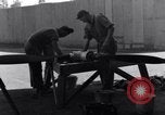 Standbild P-38 Flugzeug Propeller Assembly Australien, 1942, aus Sekunde 31 historischem Filmmaterial Videoclip 65675030614