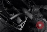Standbild P-38 Flugzeug Propeller Assembly Australien, 1942, aus Sekunde 37 historischem Filmmaterial Videoclip 65675030614