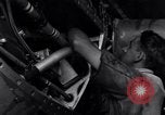 Standbild P-38 Flugzeug Propeller Assembly Australien, 1942, aus Sekunde 40 historischem Filmmaterial Videoclip 65675030614
