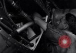 Standbild P-38 Flugzeug Propeller Assembly Australien, 1942, aus Sekunde 41 historischem Filmmaterial Videoclip 65675030614