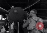 Standbild P-38 Flugzeug Propeller Assembly Australien, 1942, aus Sekunde 51 historischem Filmmaterial Videoclip 65675030614