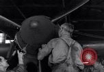 Standbild P-38 Flugzeug Propeller Assembly Australien, 1942, aus Sekunde 54 historischem Filmmaterial Videoclip 65675030614